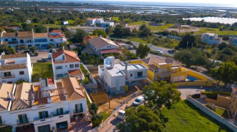 Moradia Isolada V4 com Piscina em Construção