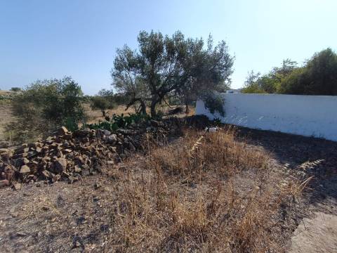 TERRENO COM 7.200 M2 - PRÓXIMO DA VILA ALDEIA - JUNTO AO CENTRO DO AZINHAL - CASTRO MARIM - ALGARVE