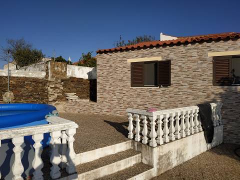 MORADIA V3 COM GARAGEM VINHA EIRA E TERRENO COM 2100 m2 - NA ALDEIA DA CORTE DO GAGO - CASTRO MARIM - ALGARVE