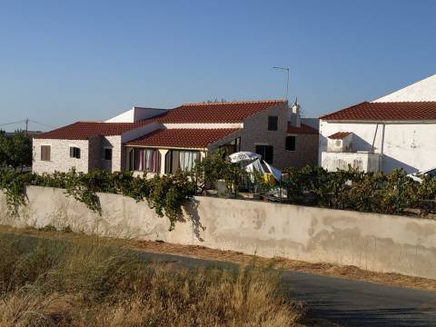 MORADIA V3 COM GARAGEM VINHA EIRA E TERRENO COM 2100 m2 - NA ALDEIA DA CORTE DO GAGO - CASTRO MARIM - ALGARVE