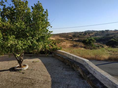 MORADIA V3 COM GARAGEM VINHA EIRA E TERRENO COM 2100 m2 - NA ALDEIA DA CORTE DO GAGO - CASTRO MARIM - ALGARVE