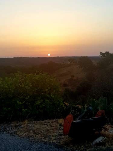 MORADIA V3 COM GARAGEM VINHA EIRA E TERRENO COM 2100 m2 - NA ALDEIA DA CORTE DO GAGO - CASTRO MARIM - ALGARVE