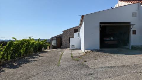 MORADIA V3 COM GARAGEM VINHA EIRA E TERRENO COM 2100 m2 - NA ALDEIA DA CORTE DO GAGO - CASTRO MARIM - ALGARVE