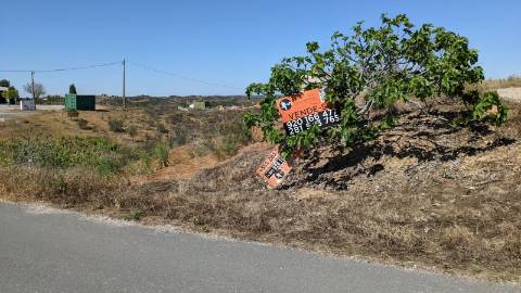 MORADIA V3 COM GARAGEM VINHA EIRA E TERRENO COM 2100 m2 - NA ALDEIA DA CORTE DO GAGO - CASTRO MARIM - ALGARVE