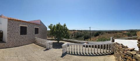 MORADIA V3 COM GARAGEM VINHA EIRA E TERRENO COM 2100 m2 - NA ALDEIA DA CORTE DO GAGO - CASTRO MARIM - ALGARVE