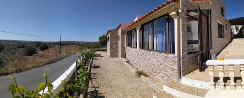 MORADIA V3 COM GARAGEM VINHA EIRA E TERRENO COM 2100 m2 - NA ALDEIA DA CORTE DO GAGO - CASTRO MARIM - ALGARVE
