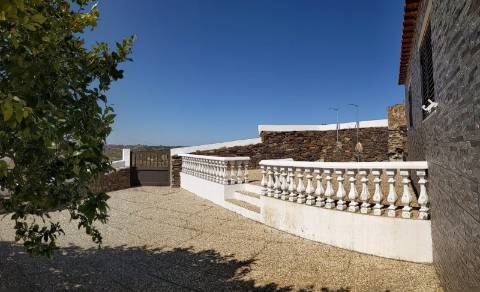 MORADIA V3 COM GARAGEM VINHA EIRA E TERRENO COM 2100 m2 - NA ALDEIA DA CORTE DO GAGO - CASTRO MARIM - ALGARVE