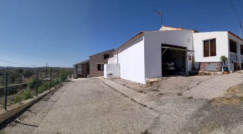 MORADIA V3 COM GARAGEM VINHA EIRA E TERRENO COM 2100 m2 - NA ALDEIA DA CORTE DO GAGO - CASTRO MARIM - ALGARVE