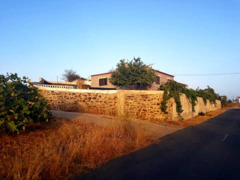 MORADIA V3 COM GARAGEM VINHA EIRA E TERRENO COM 2100 m2 - NA ALDEIA DA CORTE DO GAGO - CASTRO MARIM - ALGARVE