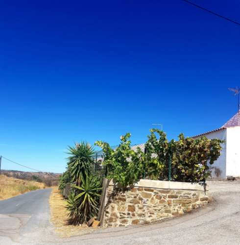 MORADIA V3 COM GARAGEM VINHA EIRA E TERRENO COM 2100 m2 - NA ALDEIA DA CORTE DO GAGO - CASTRO MARIM - ALGARVE