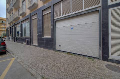 Grande Garagem fechada para venda no centro de VRSA