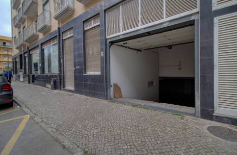 Grande Garagem fechada para venda no centro de VRSA