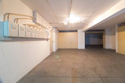 Grande Garagem fechada para venda no centro de VRSA