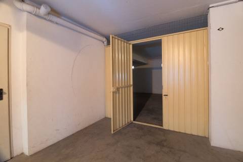 Grande Garagem fechada para venda no centro de VRSA