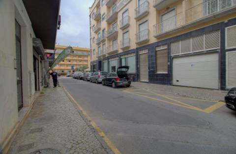 Grande Garagem fechada para venda no centro de VRSA