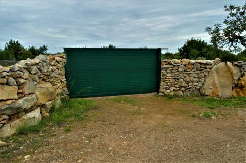 Terreno Rústico de 14020m2 vedado e com Furo
