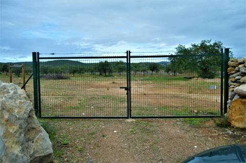 Terreno Rústico de 14020m2 vedado e com Furo