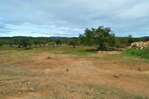 Terreno Rústico de 14020m2 vedado e com Furo