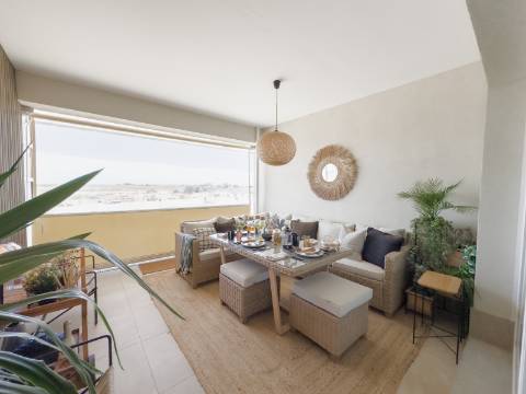 Apartamento T2 com Terraço e Piscina Comum em Isla de Canela