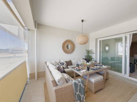 Apartamento T2 com Terraço e Piscina Comum em Isla de Canela