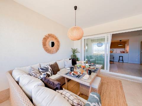 Apartamento T2 com Terraço e Piscina Comum em Isla de Canela