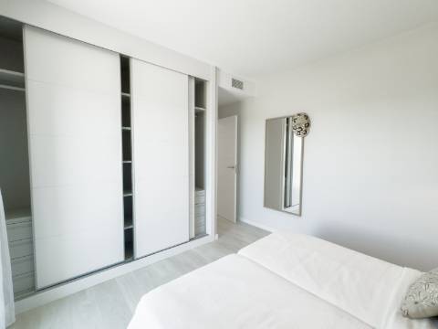 Apartamento T2 com Terraço e Piscina Comum em Isla de Canela