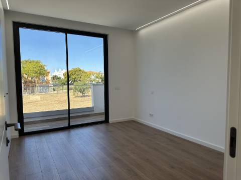 Fantásticas moradias em zona privilegiada da Fuzeta com vista mar!