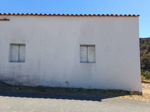 ARMAZEM JUNTO A ALDEIA DE FORTES EM CASTRO MARIM - ALGARVE