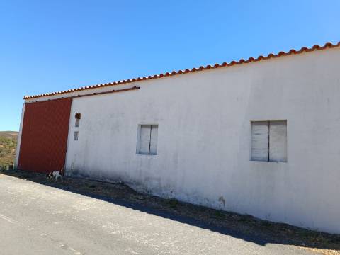 ARMAZEM JUNTO A ALDEIA DE FORTES EM CASTRO MARIM - ALGARVE