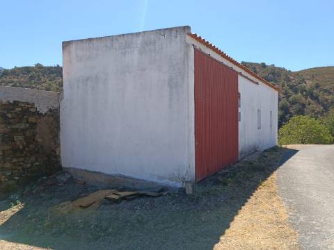 ARMAZEM JUNTO A ALDEIA DE FORTES EM CASTRO MARIM - ALGARVE