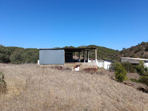 ARMAZEM JUNTO A ALDEIA DE FORTES EM CASTRO MARIM - ALGARVE