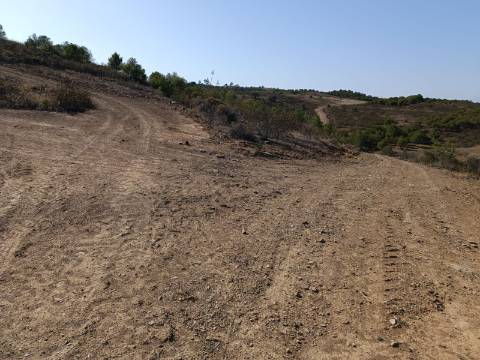 TERRENO COM 57.320 M2 - COM VISTA LAGO - PRÓXIMO AO VALE DO PEREIRO EM ODELEITE - CASTRO MARIM - ALGARVE