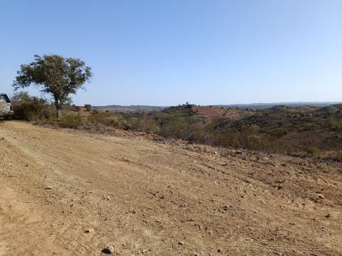 TERRENO COM 57.320 M2 - COM VISTA LAGO - PRÓXIMO AO VALE DO PEREIRO EM ODELEITE - CASTRO MARIM - ALGARVE