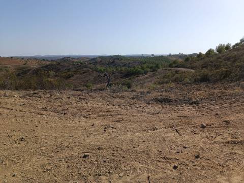 TERRENO COM 57.320 M2 - COM VISTA LAGO - PRÓXIMO AO VALE DO PEREIRO EM ODELEITE - CASTRO MARIM - ALGARVE