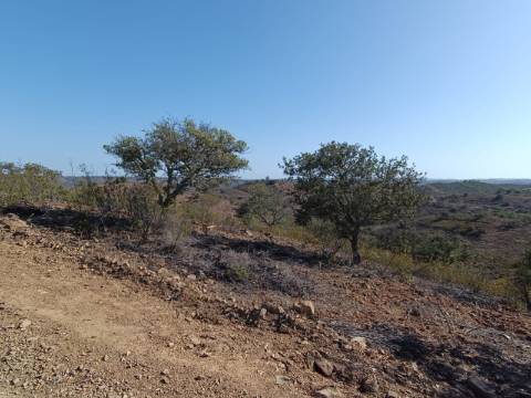 TERRENO COM 57.320 M2 - COM VISTA LAGO - PRÓXIMO AO VALE DO PEREIRO EM ODELEITE - CASTRO MARIM - ALGARVE