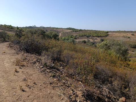 TERRENO COM 57.320 M2 - COM VISTA LAGO - PRÓXIMO AO VALE DO PEREIRO EM ODELEITE - CASTRO MARIM - ALGARVE