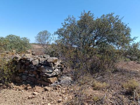 TERRENO COM 57.320 M2 - COM VISTA LAGO - PRÓXIMO AO VALE DO PEREIRO EM ODELEITE - CASTRO MARIM - ALGARVE