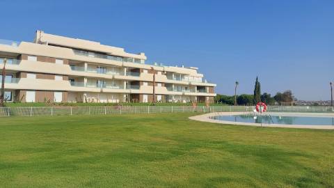 Moradia T3 Unifamiliar Geminada com Jardim Privativo e Três Terraços em Isla de Canela, 'Ayamonte' Pueblo, Espanha.