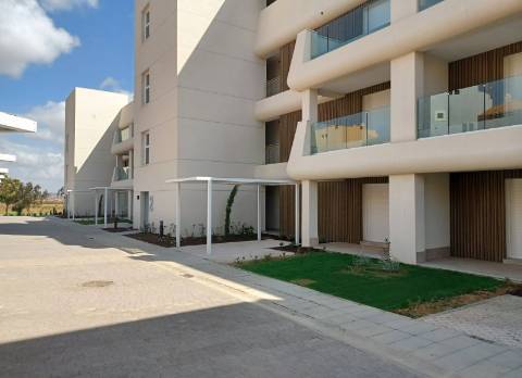 Moradia T3 Unifamiliar Geminada com Jardim Privativo e Três Terraços em Isla de Canela, 'Ayamonte' Pueblo, Espanha.