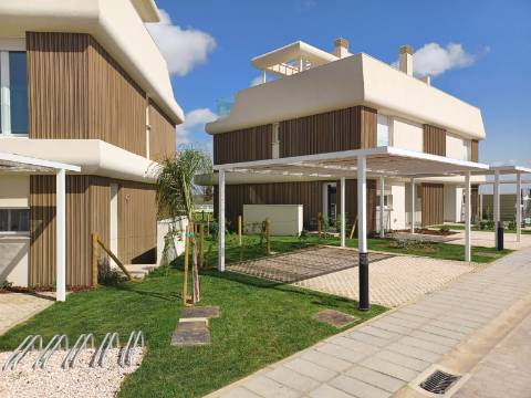 Moradia T3 Unifamiliar Geminada com Jardim Privativo e Três Terraços em Isla de Canela, 'Ayamonte' Pueblo, Espanha.