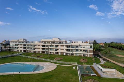 Moradia T3 Unifamiliar Geminada com Jardim Privativo e Três Terraços em Isla de Canela, 'Ayamonte' Pueblo, Espanha.