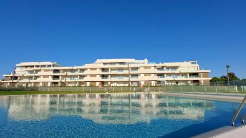 Moradia T3 Unifamiliar Geminada com Jardim Privativo e Três Terraços em Isla de Canela, 'Ayamonte' Pueblo, Espanha.