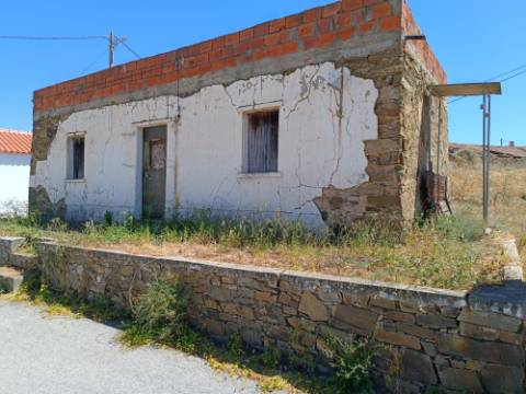 MORADIA ISOLADA - COM TERRENO - NA SENTINELA EM CASTRO MARIM - ALGARVE