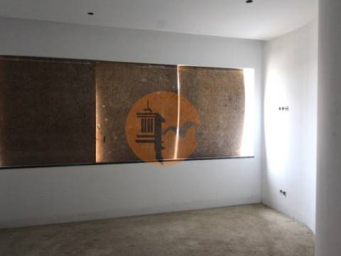 Nova moradia T4 com terraço com jacuzzi em Tavira