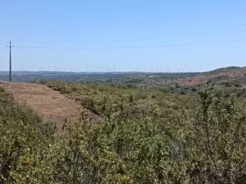TERRENO COM 34.700 M2 - POSSIBILIDADES DE CONSTRUIR UM ARMAZEM - PRÓXIMO A CHOÇA QUEIMADA EM CASTRO MARIM - ALGARVE