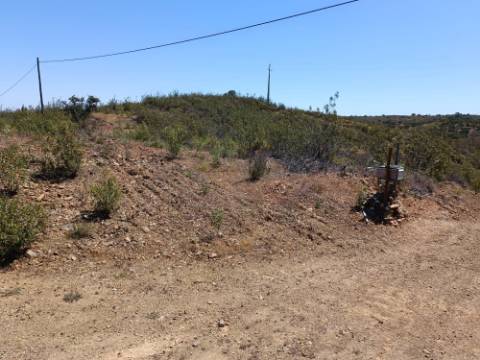 TERRENO COM 34.700 M2 - POSSIBILIDADES DE CONSTRUIR UM ARMAZEM - PRÓXIMO A CHOÇA QUEIMADA EM CASTRO MARIM - ALGARVE