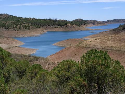 TERRENO COM 20 HECTARES - JUNTO AO LAGO - POSSIBILIDADE DE CONSTRUÇÃO - TURISMO - CORTE DO GAGO - CASTRO MARIM - ALGARVE