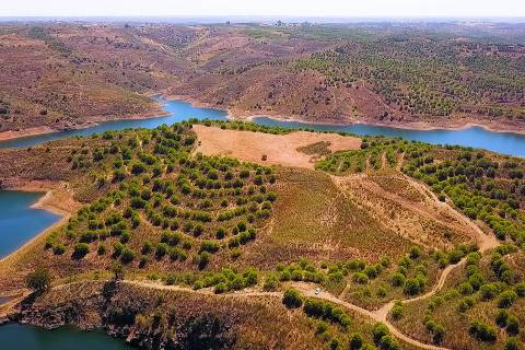 TERRENO COM 20 HECTARES - JUNTO AO LAGO - POSSIBILIDADE DE CONSTRUÇÃO - TURISMO - CORTE DO GAGO - CASTRO MARIM - ALGARVE