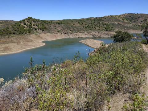 TERRENO COM 20 HECTARES - JUNTO AO LAGO - POSSIBILIDADE DE CONSTRUÇÃO - TURISMO - CORTE DO GAGO - CASTRO MARIM - ALGARVE