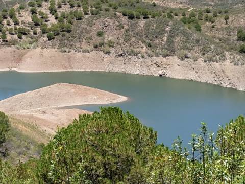 TERRENO COM 20 HECTARES - JUNTO AO LAGO - POSSIBILIDADE DE CONSTRUÇÃO - TURISMO - CORTE DO GAGO - CASTRO MARIM - ALGARVE